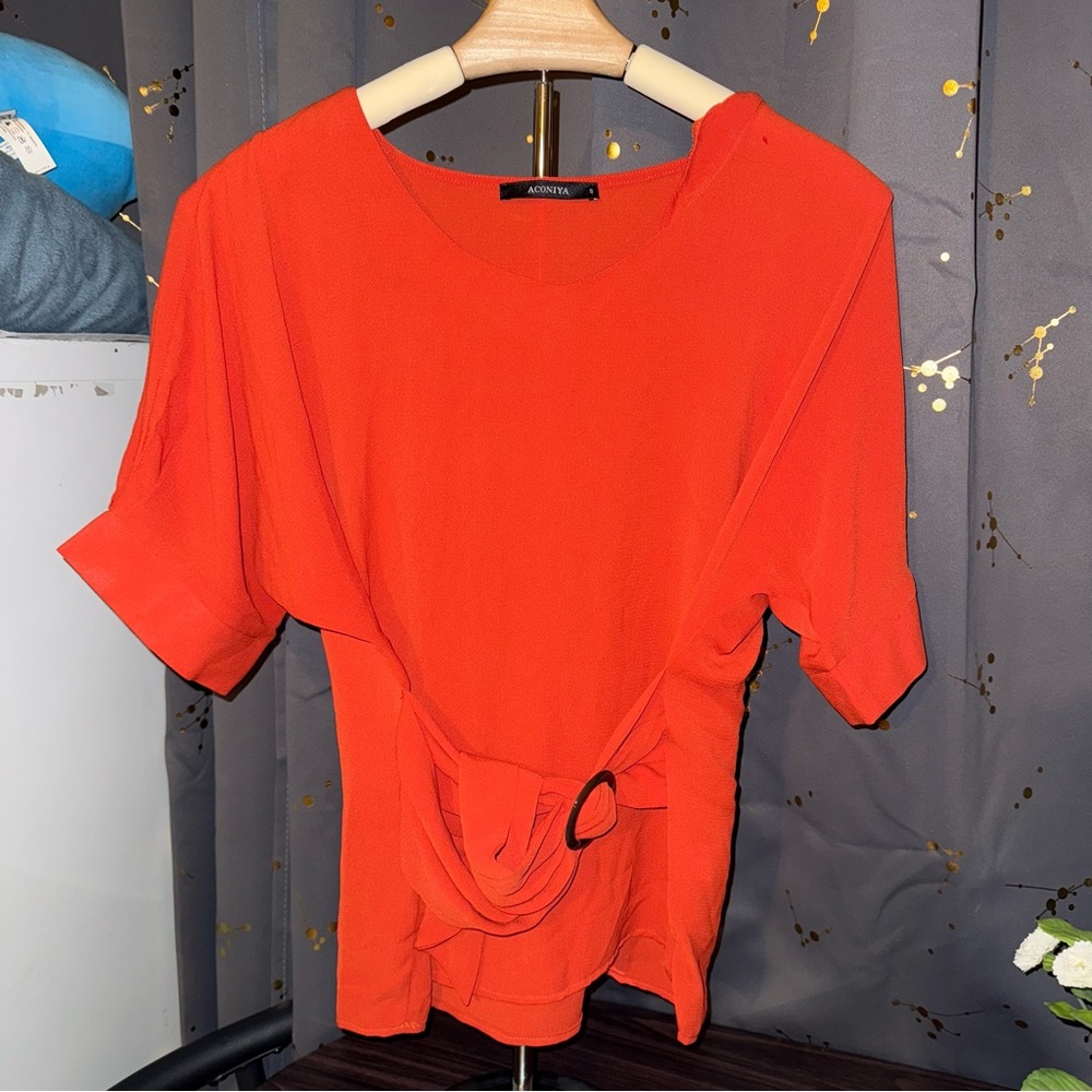 Aconiya Red Blouse
